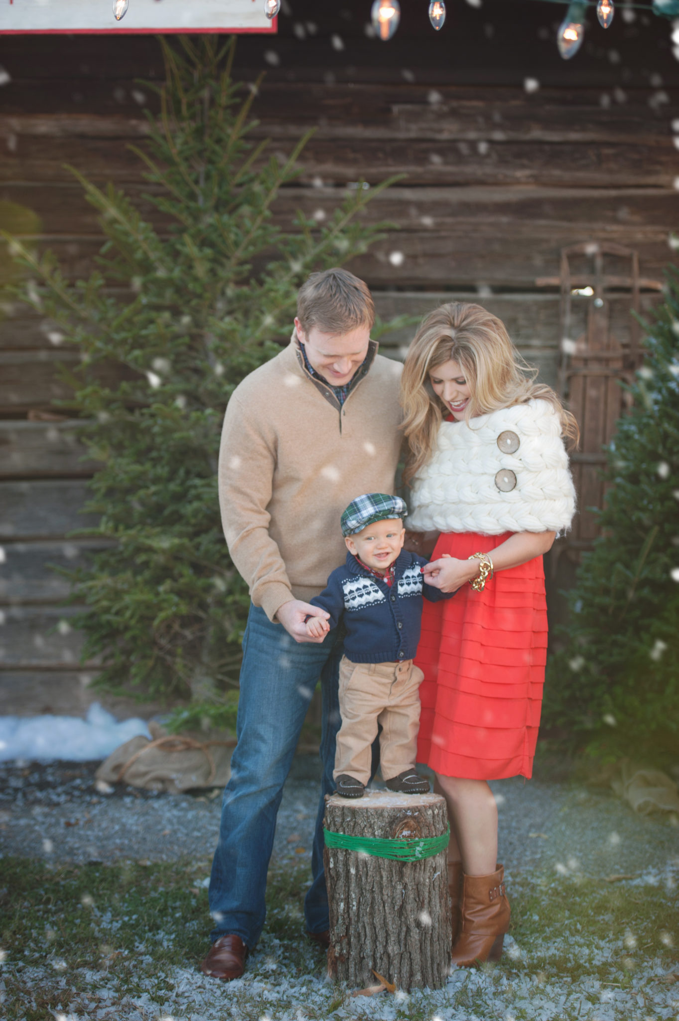Family Holiday Photo Outfit Ideas - Lindsey Regan Thorne